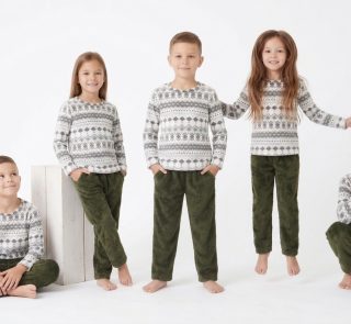 Freeland Galleria Fleece fabric set wearing by babies.